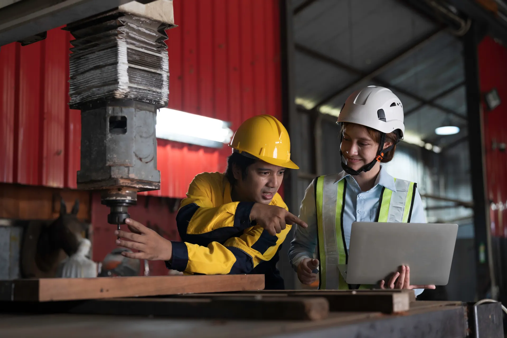 workers discussing mobile welding services